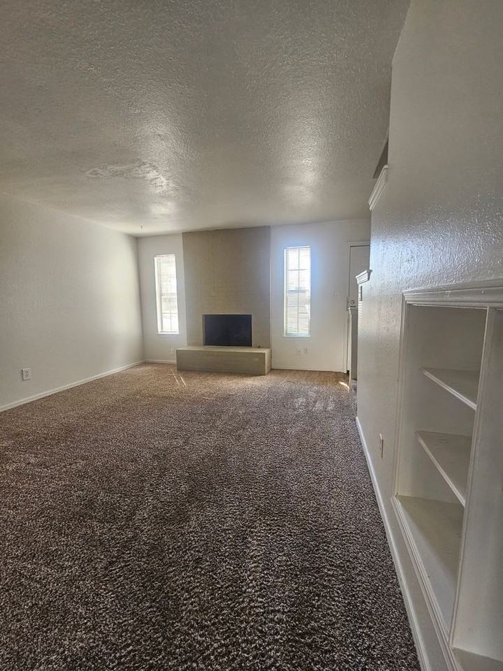 2209 Beaumont Dr #D - Photo 2 of 16