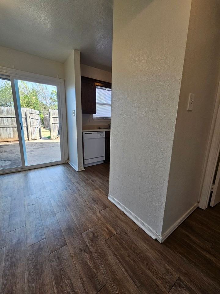 2209 Beaumont Dr #D - Photo 5 of 16