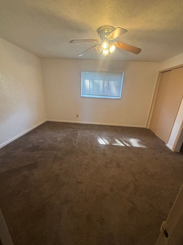 23823 Banbury Cir #5 - Photo 6 of 8