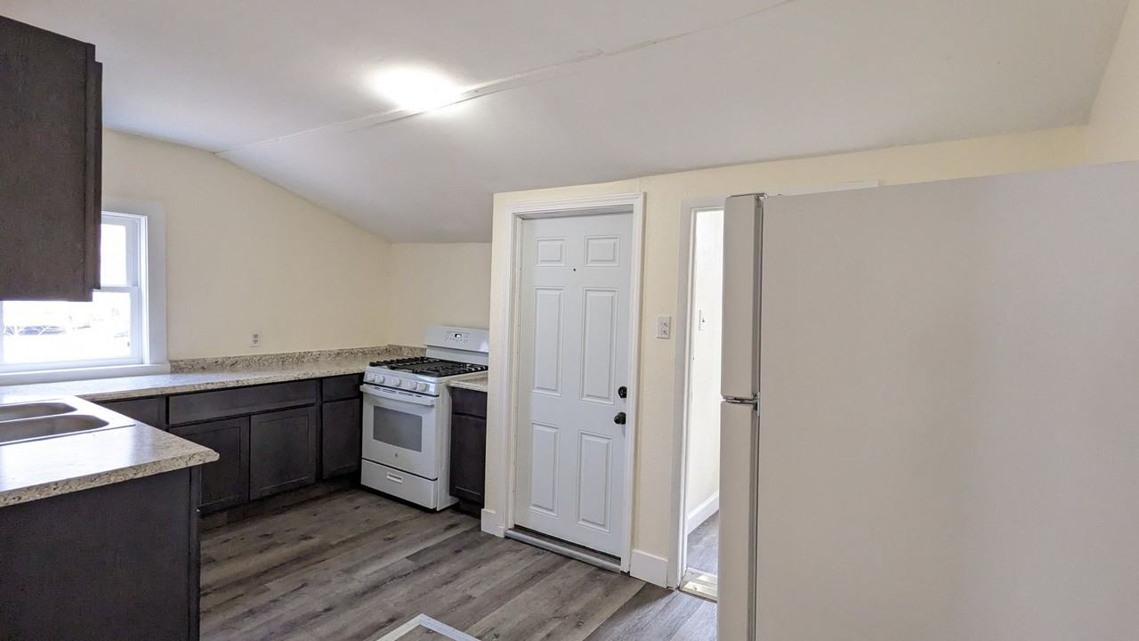 1230 Spring St - Photo 3 of 8