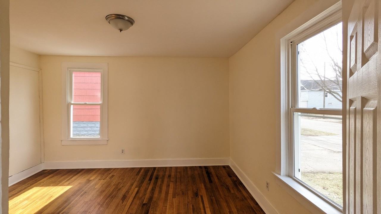 1230 Spring St - Photo 5 of 8
