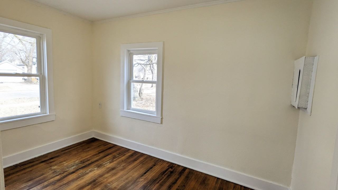 1230 Spring St - Photo 7 of 8