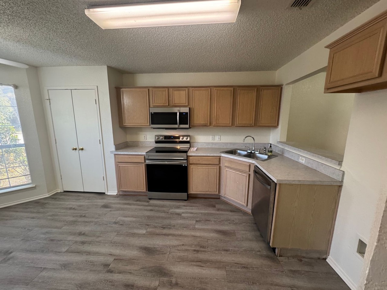 5821 Northfield Dr - Photo 3 of 26