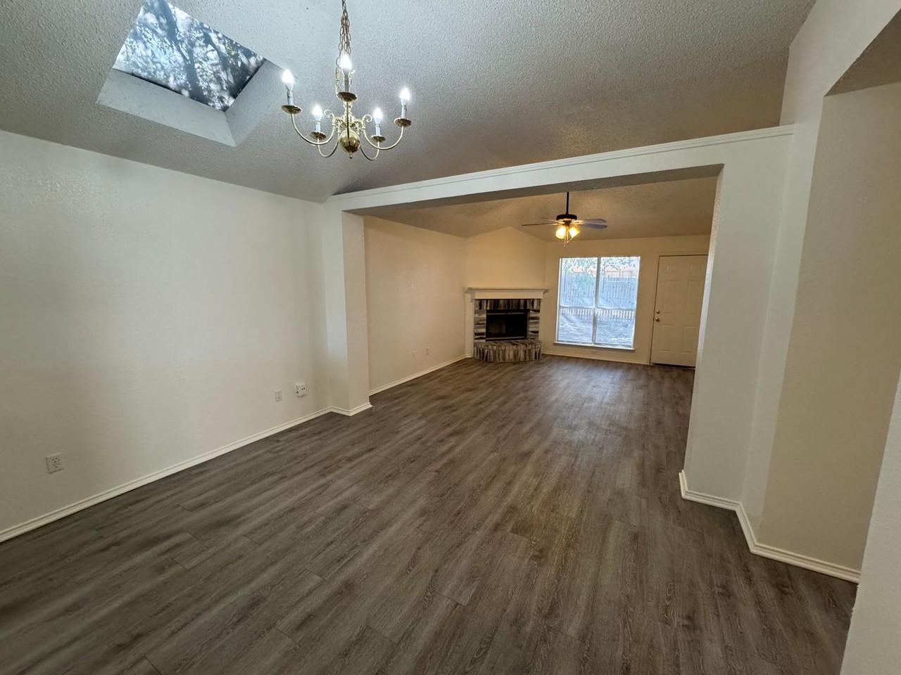 5821 Northfield Dr - Photo 5 of 26