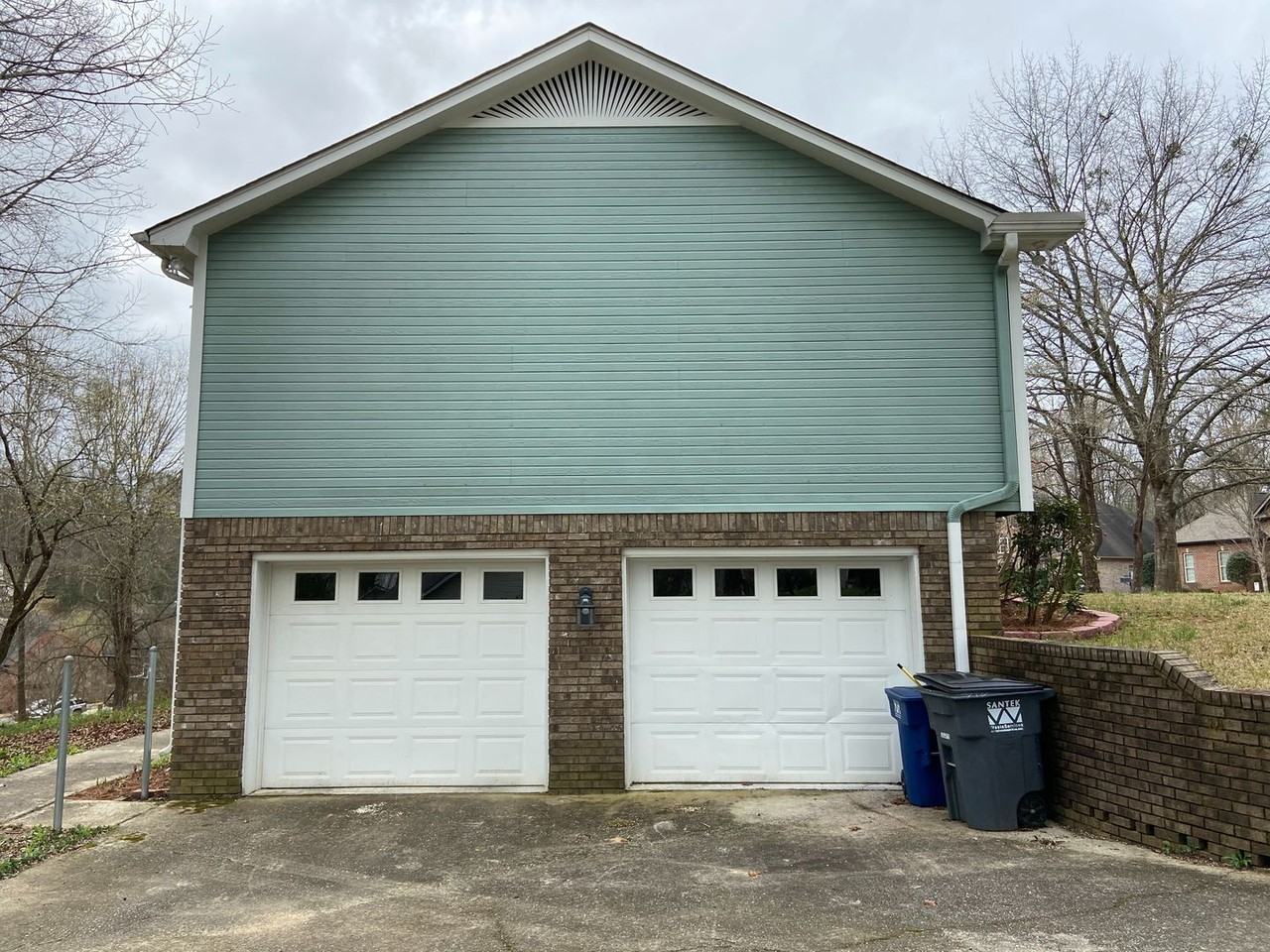 221 Ridgewood Dr - Photo 2 of 39