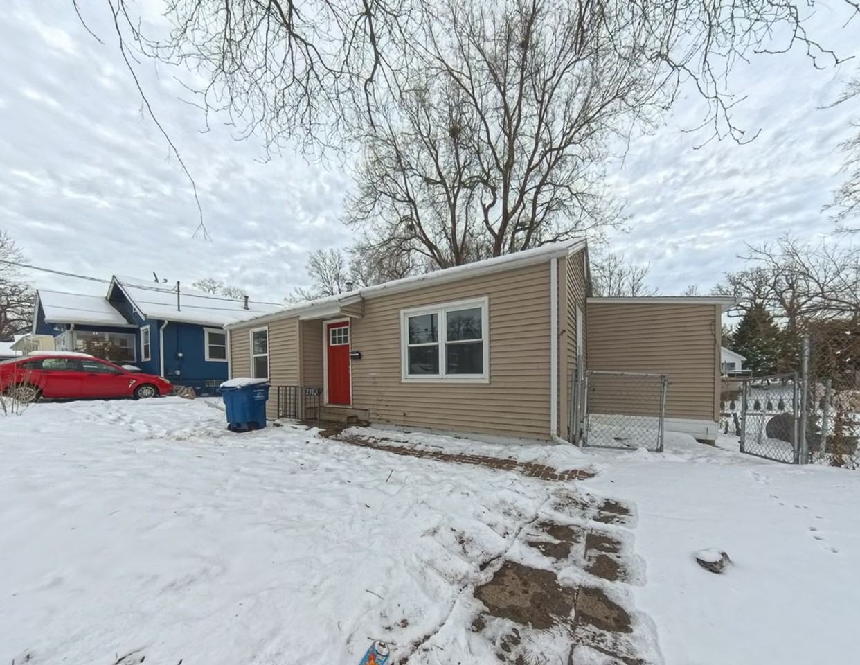 2502 Woodland Ave