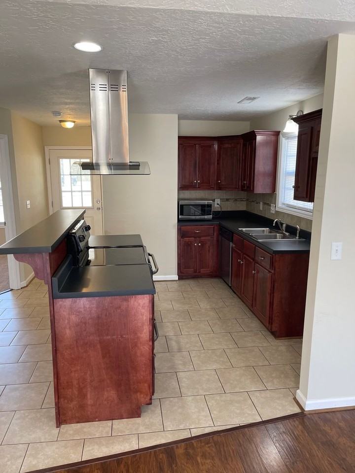 23 Skylar Ct - Photo 5 of 13