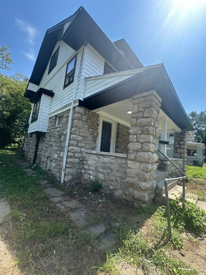 3331 S Benton Ave - Photo 2 of 23