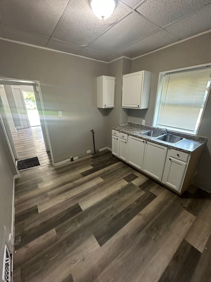 3331 S Benton Ave - Photo 4 of 23