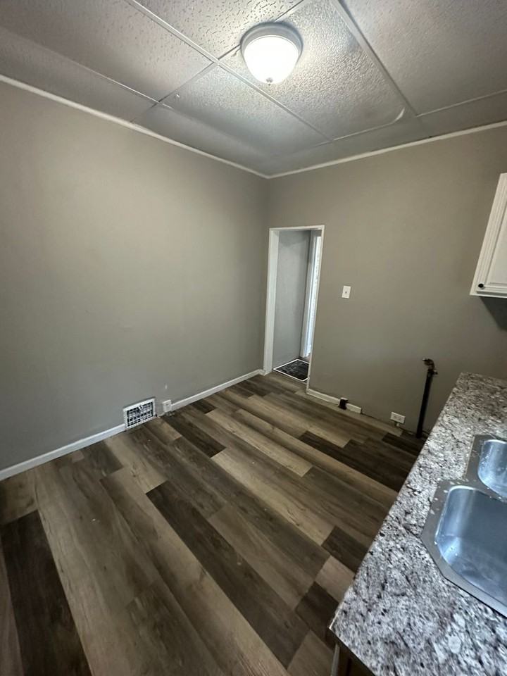 3331 S Benton Ave - Photo 5 of 23