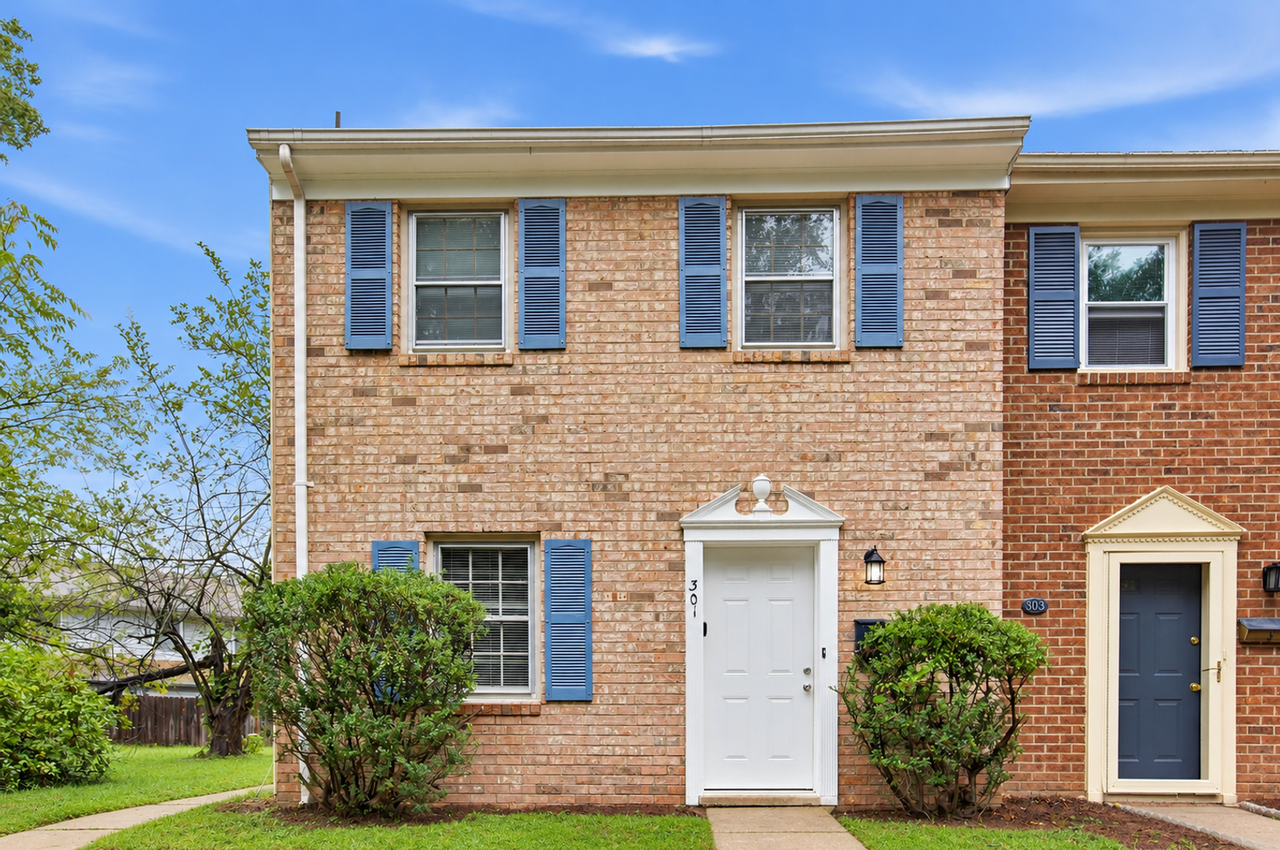 301 Olde Greenwich Dr - Photo 2 of 14