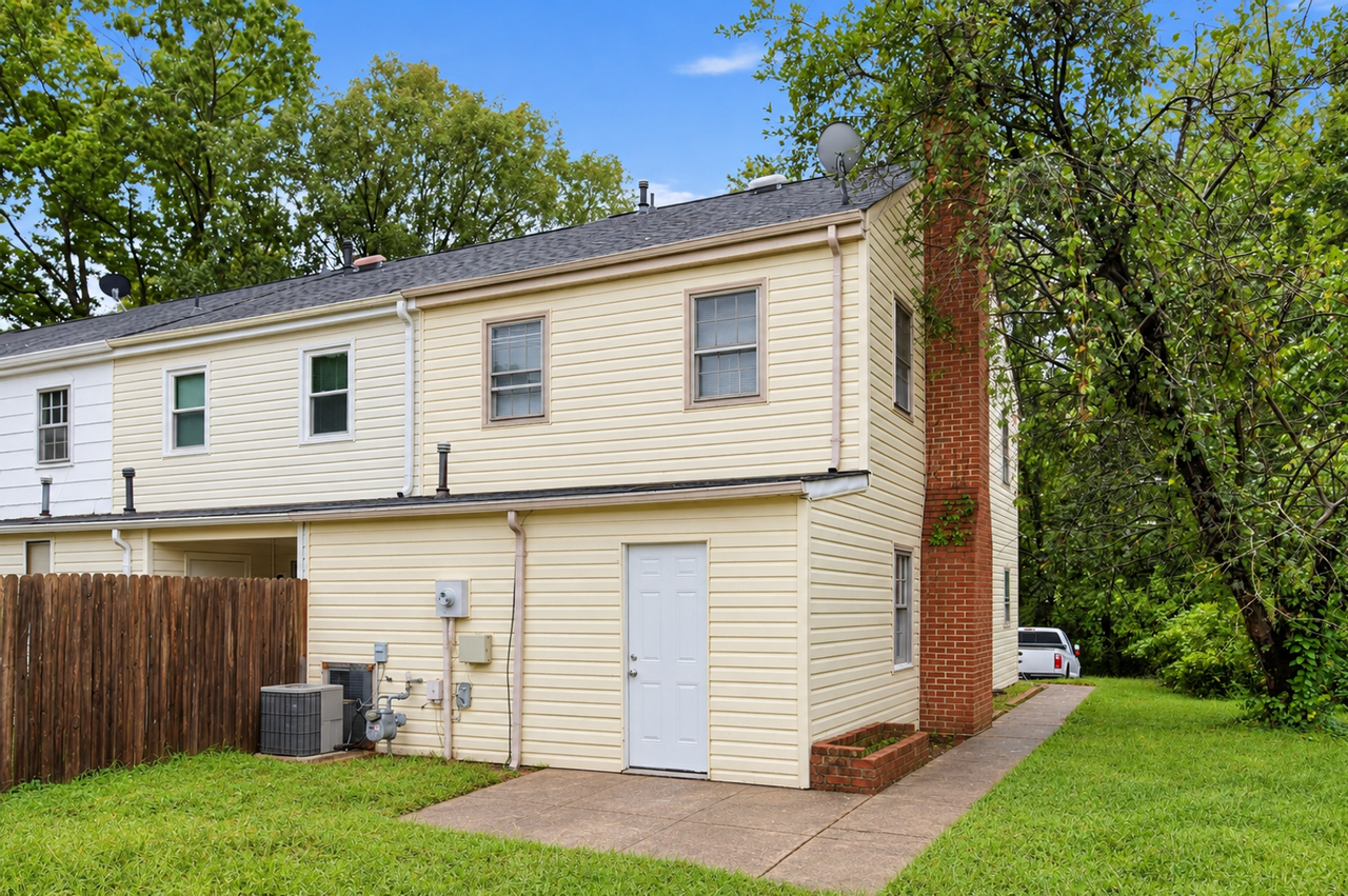 301 Olde Greenwich Dr - Photo 3 of 14