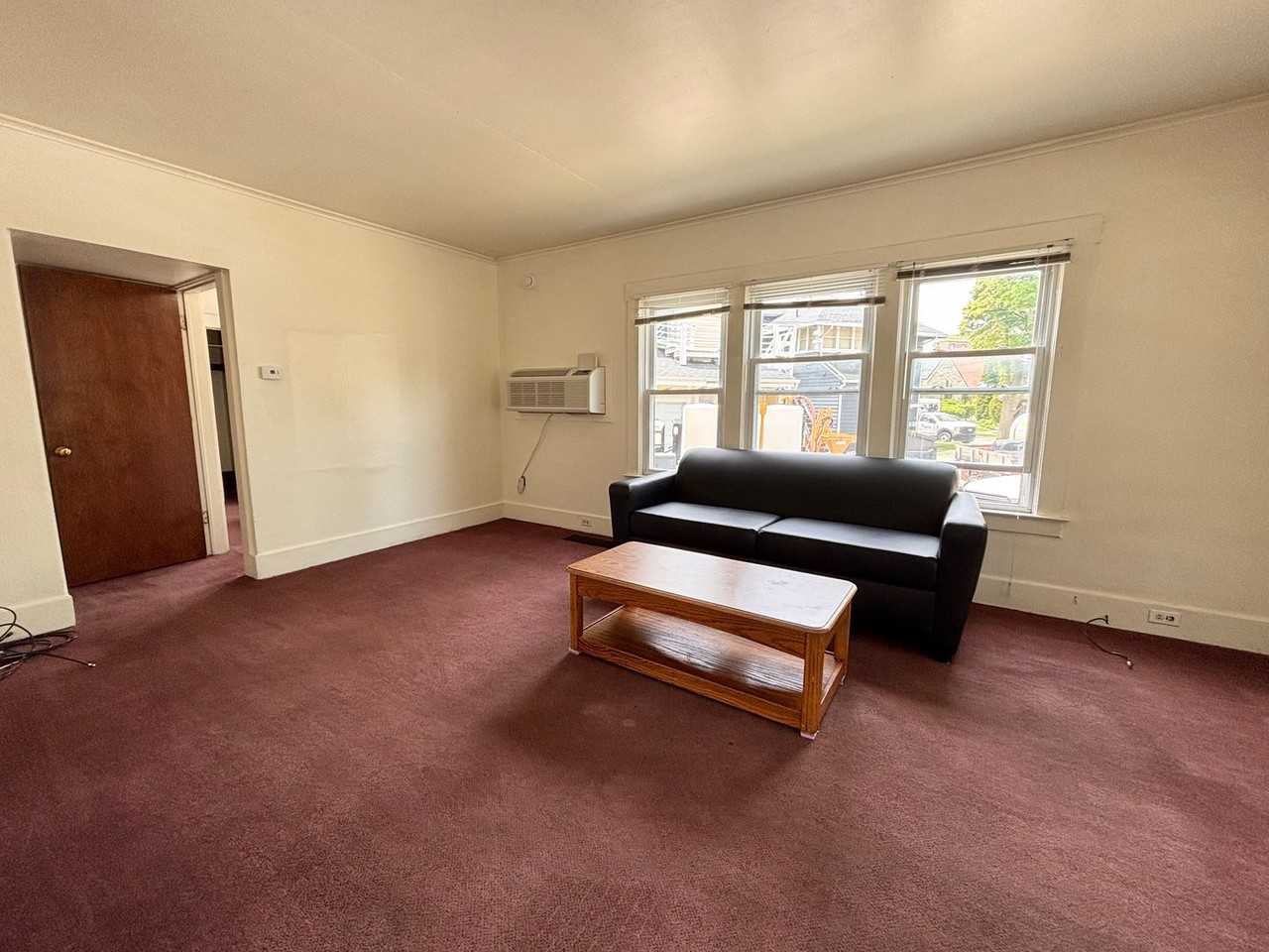 1318 Wilmot St - Photo 4 of 50