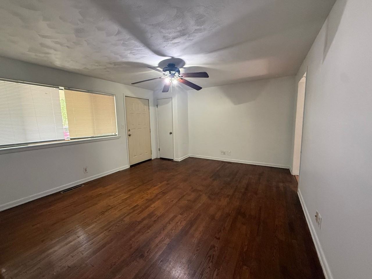 902 S Prince Ln - Photo 3 of 10