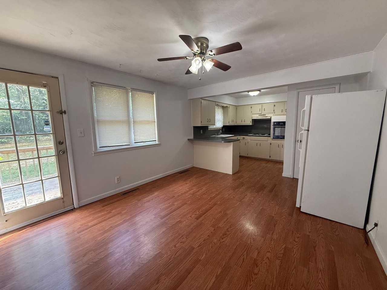 902 S Prince Ln - Photo 4 of 10