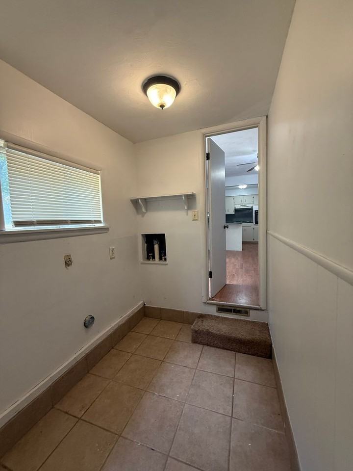 902 S Prince Ln - Photo 6 of 10