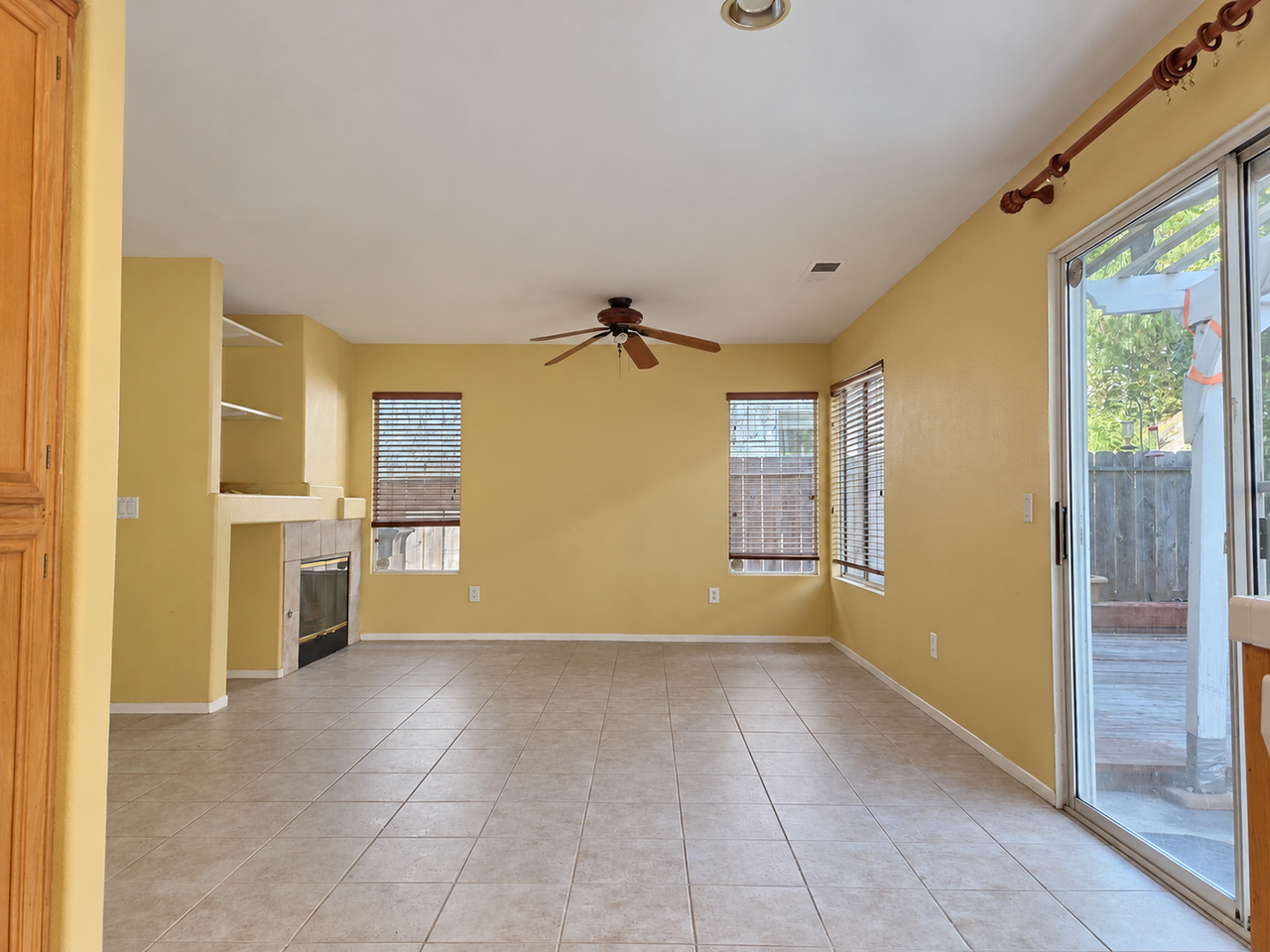 635 Hillhaven Dr - Photo 3 of 12