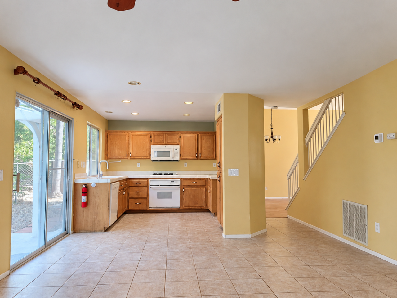 635 Hillhaven Dr - Photo 5 of 12