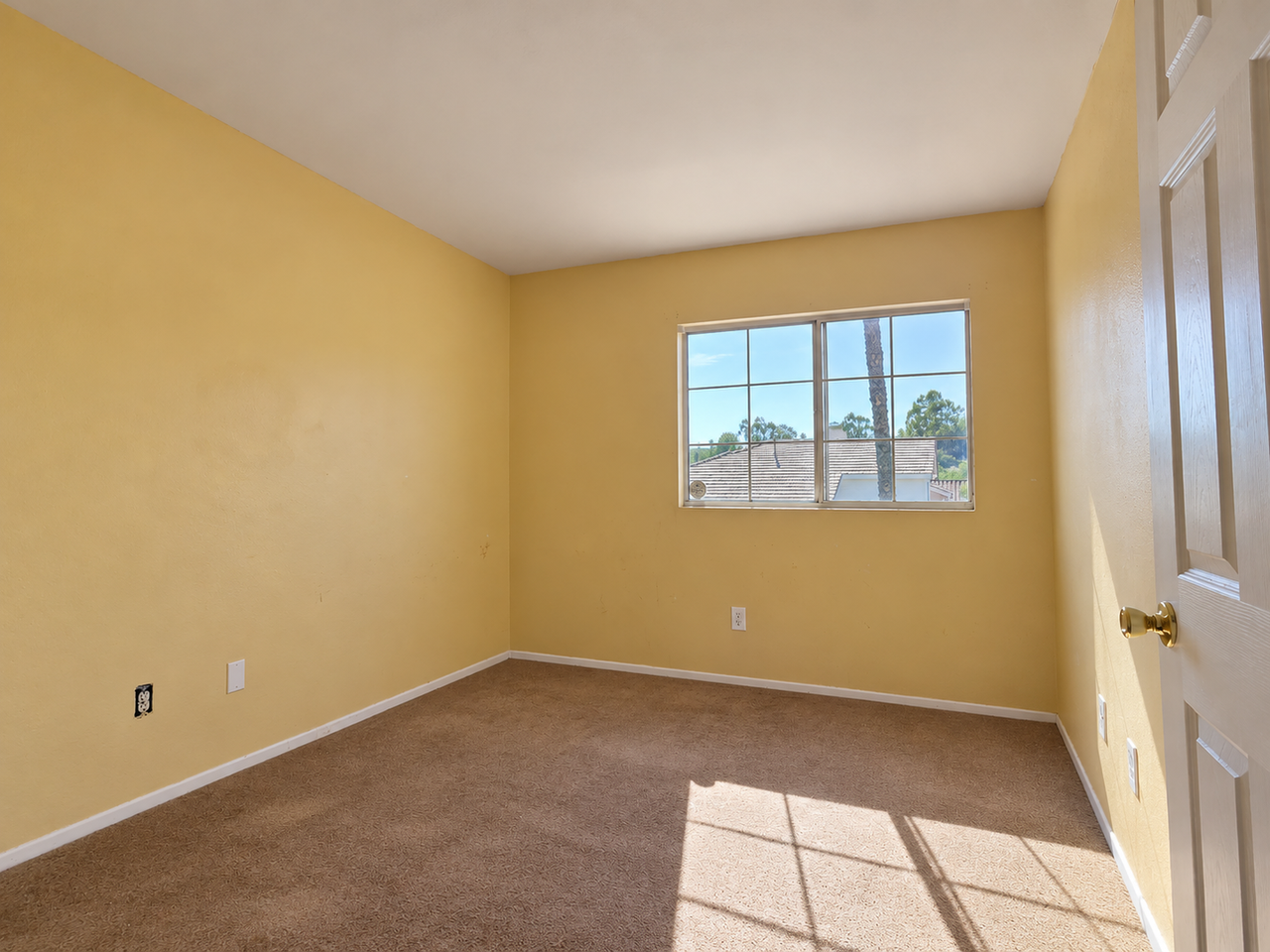 635 Hillhaven Dr - Photo 6 of 12