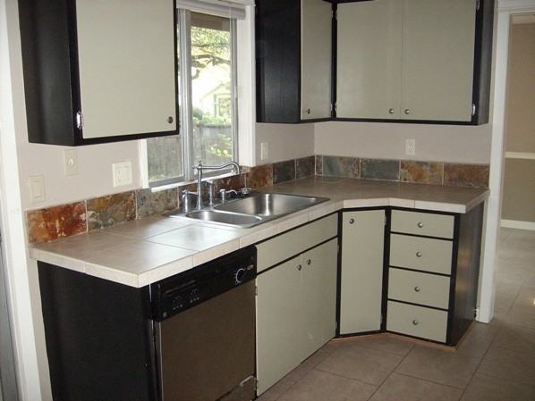 2264 Lillian St - Photo 5 of 15