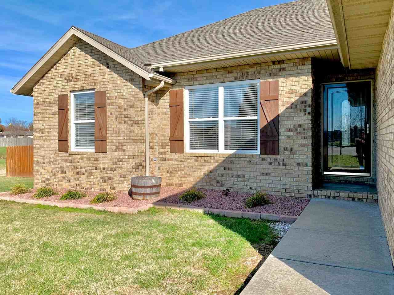 130 Pinyon Ave - Photo 2 of 25