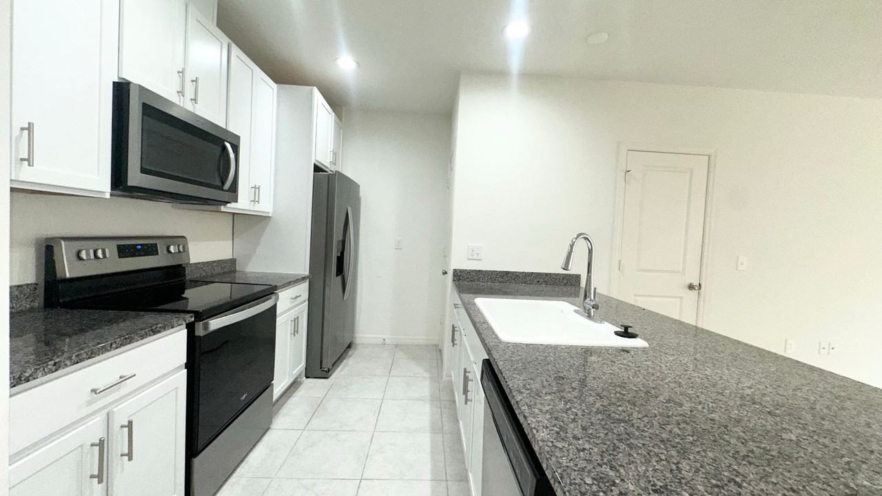 3805 Hampton Chase Ln - Photo 3 of 29