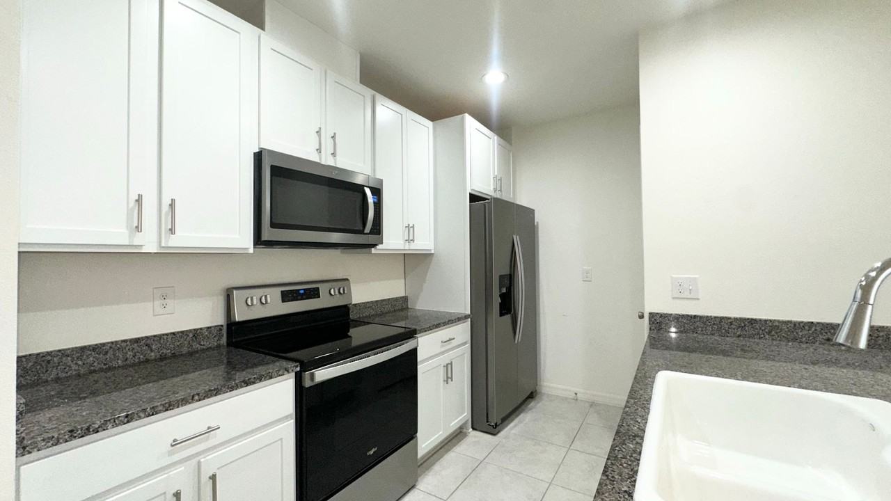 3805 Hampton Chase Ln - Photo 4 of 29