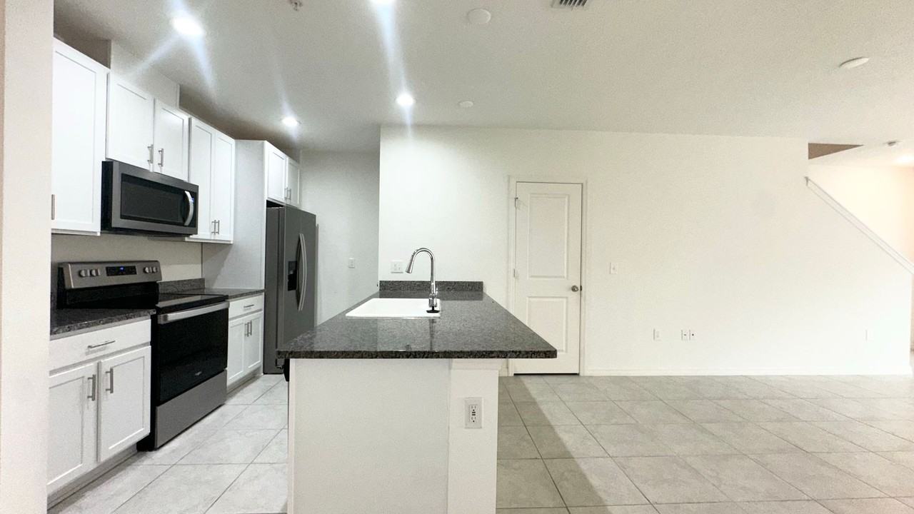 3805 Hampton Chase Ln - Photo 5 of 29
