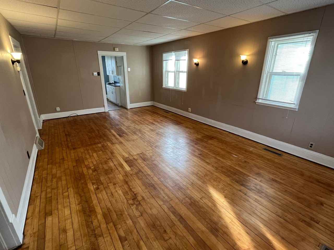 520 S Broadway - Photo 4 of 12