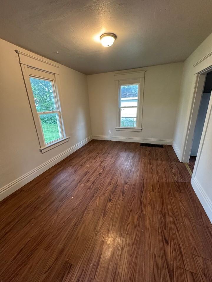 1150 Kinnaird Ave - Photo 3 of 9