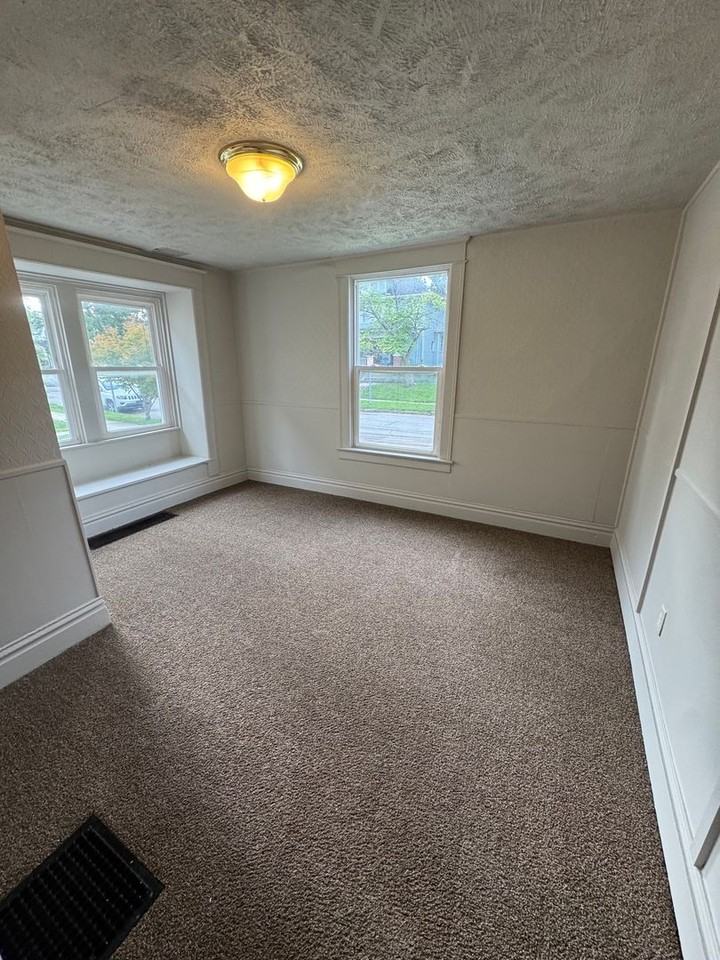 1150 Kinnaird Ave - Photo 6 of 9