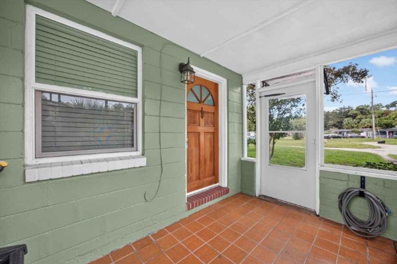 2256 Inwood Cir S - Photo 4 of 25