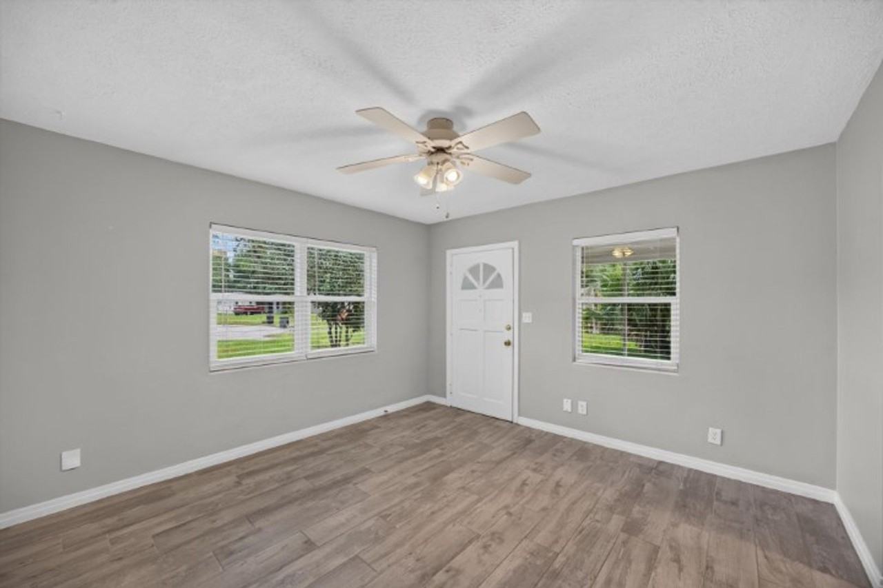 2256 Inwood Cir S - Photo 6 of 25