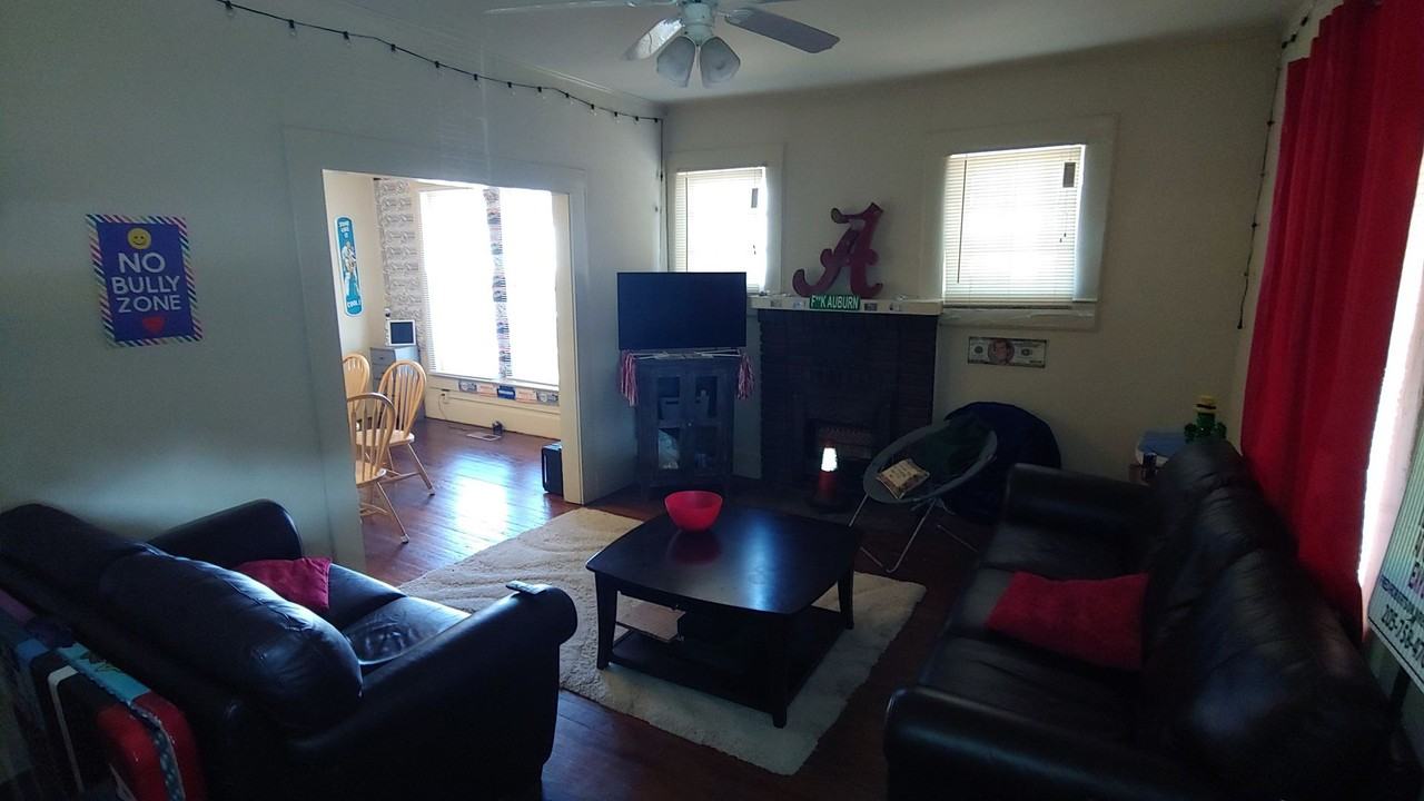 800 13th St - Photo 2 of 8