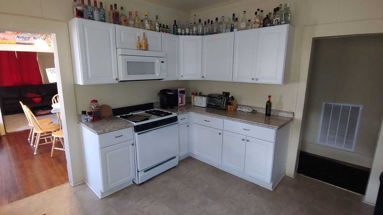 800 13th St - Photo 3 of 8
