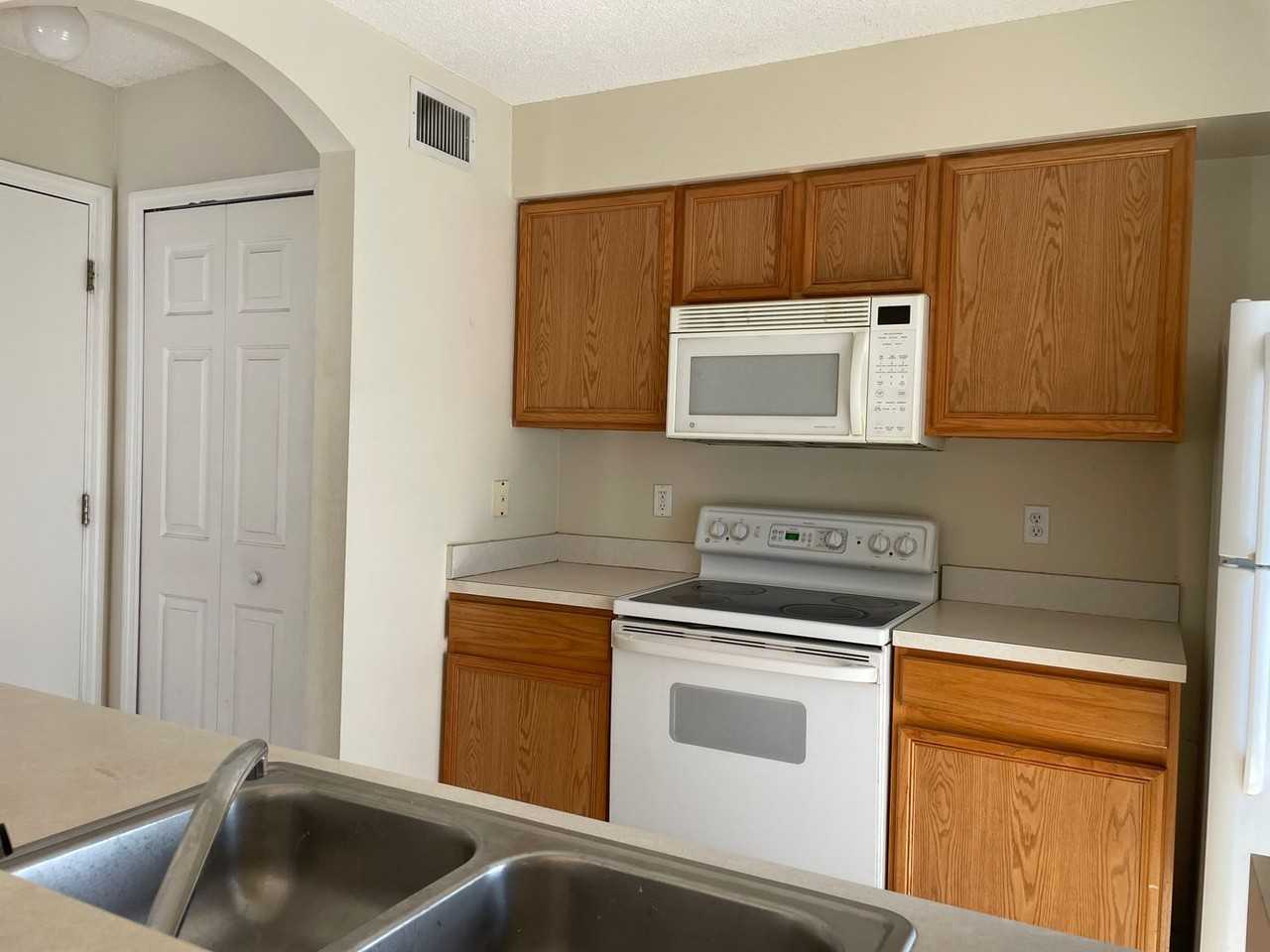 4102 Waterside Island Ct - Photo 4 of 19