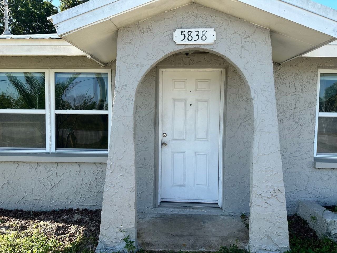 5838 Siesta Ln - Photo 2 of 9