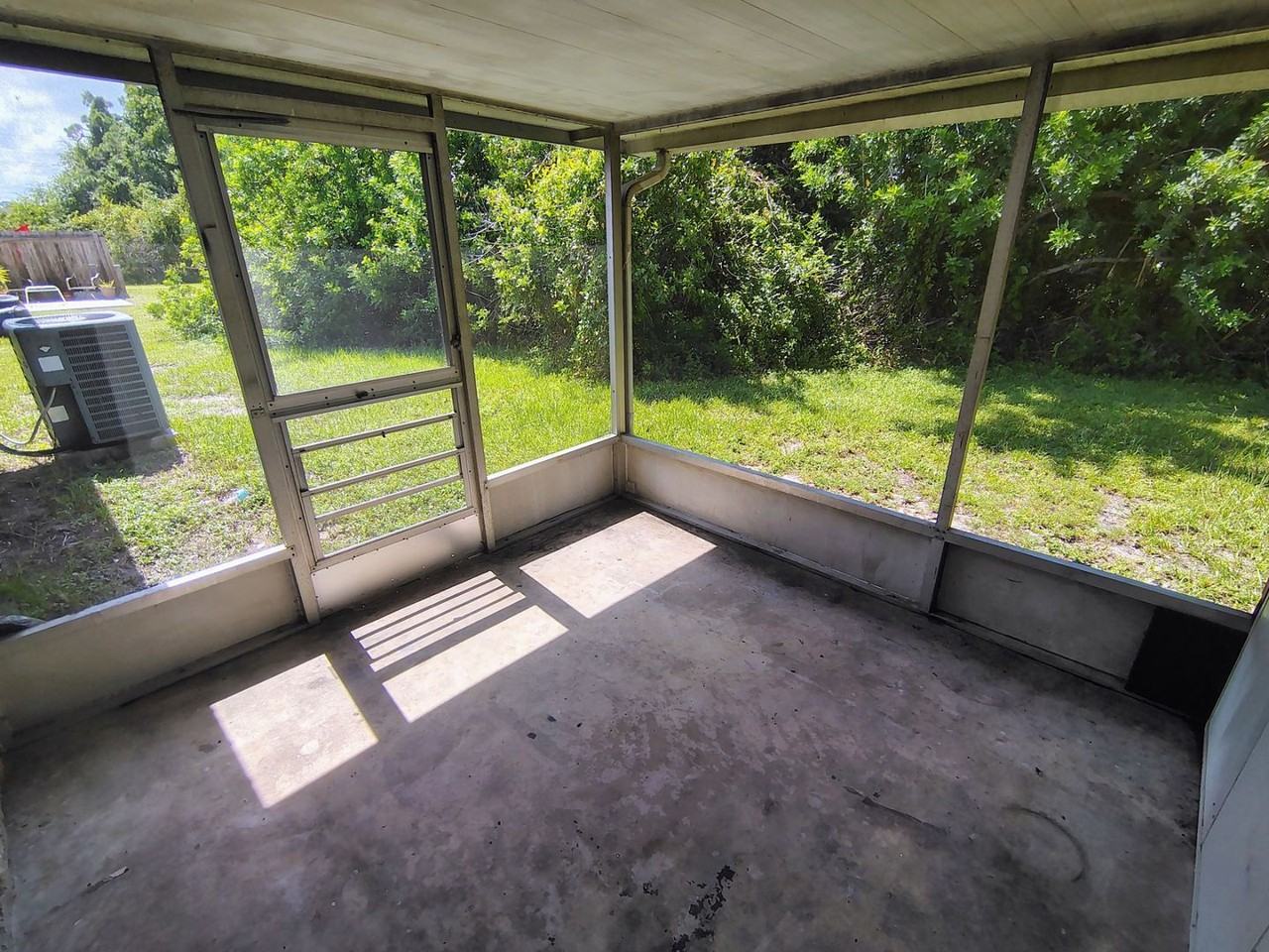 5838 Siesta Ln - Photo 3 of 9