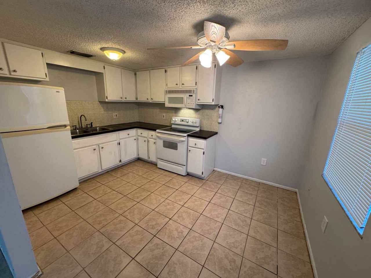 5838 Siesta Ln - Photo 4 of 9