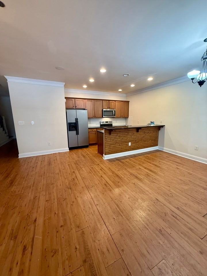 422 First St - Photo 5 of 12