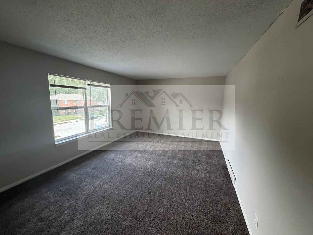 9306 Reeder Ave #4 - Photo 3 of 14
