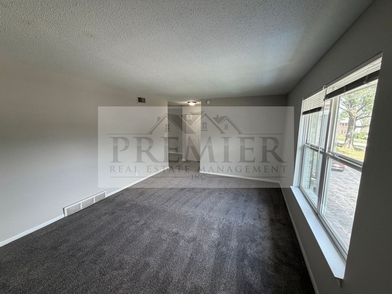 9306 Reeder Ave #4 - Photo 4 of 14