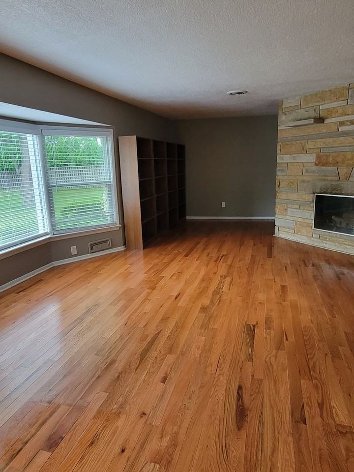 4332 Wyandotte Dr - Photo 2 of 22