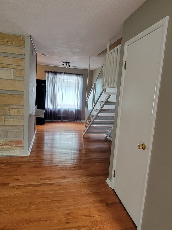 4332 Wyandotte Dr - Photo 4 of 22