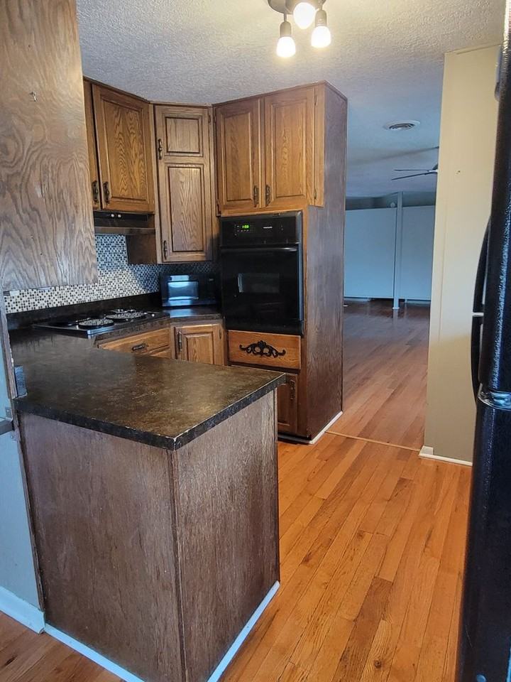 4332 Wyandotte Dr - Photo 5 of 22