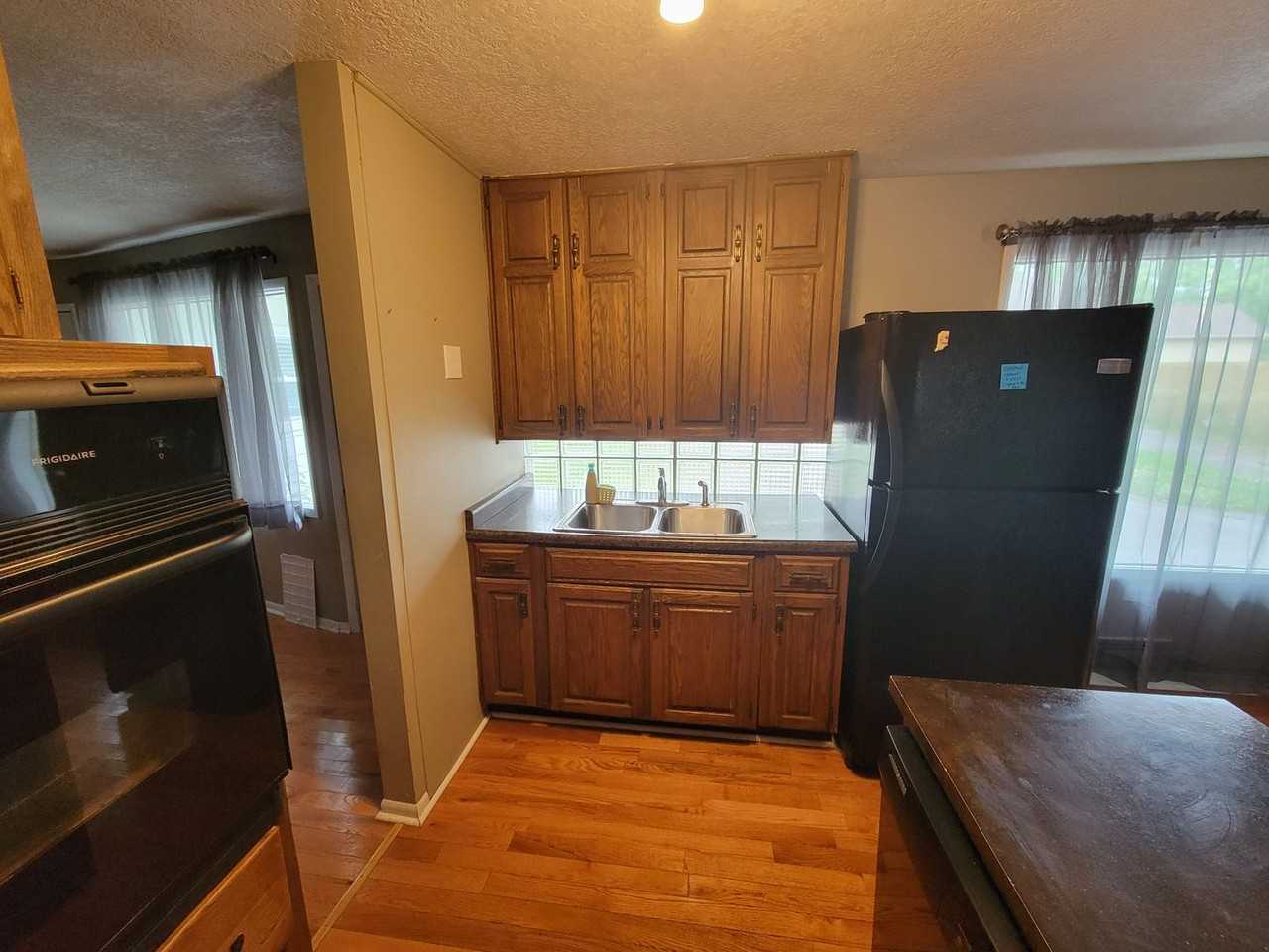 4332 Wyandotte Dr - Photo 6 of 22