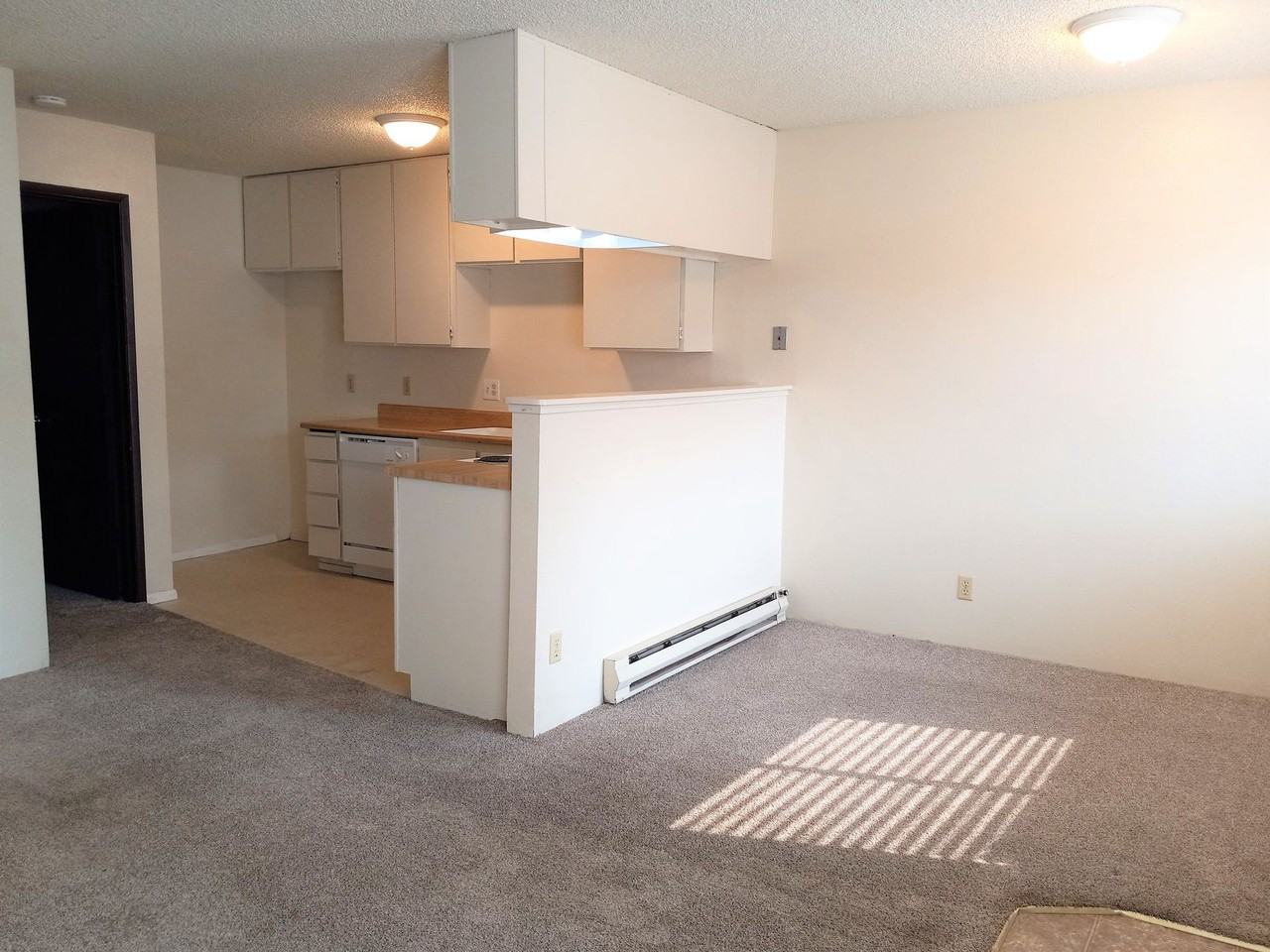 KE729 - Photo 2 of 2