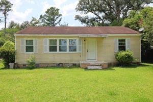 featured image of 1700 Clover Dr