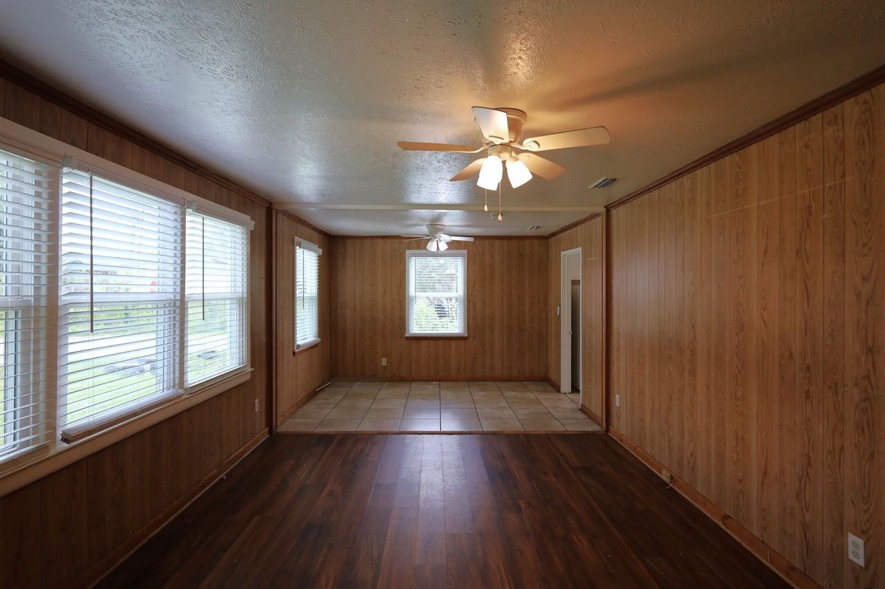 1700 Clover Dr - Photo 3 of 11