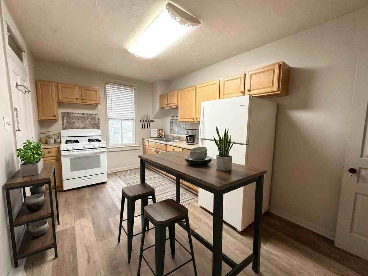 718 N Pershing Ave - Photo 5 of 26